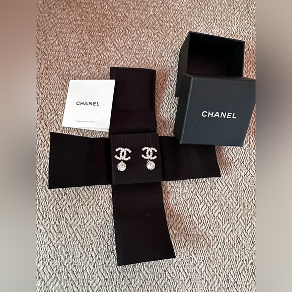 CHANEL
Like New 20B Crystal CC Logo Dangle Earrings - Picture 3 of 7